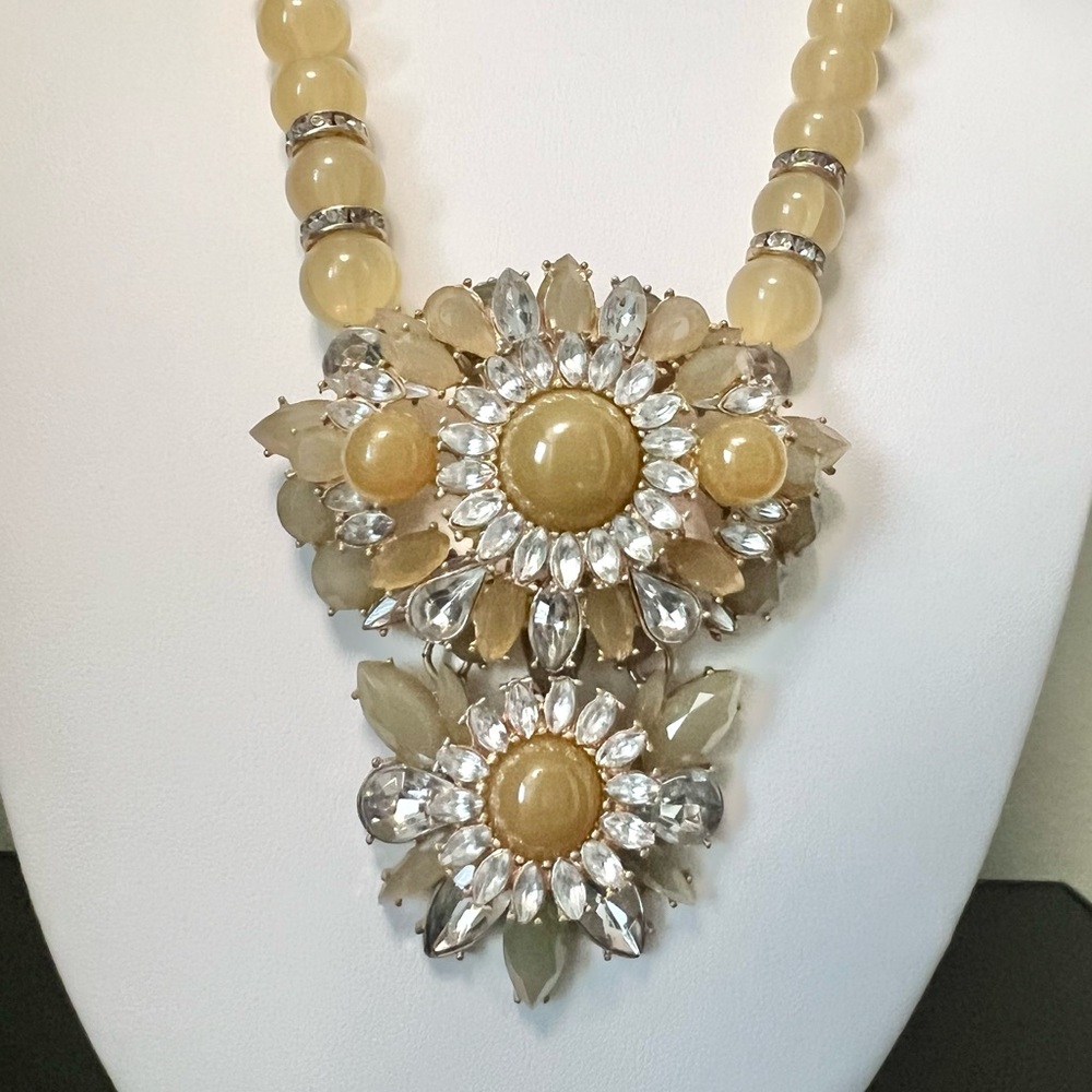 STATEMENT NECKLACE